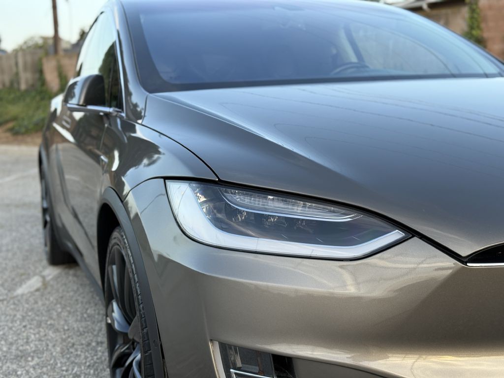 2016 Tesla Model X Image 23