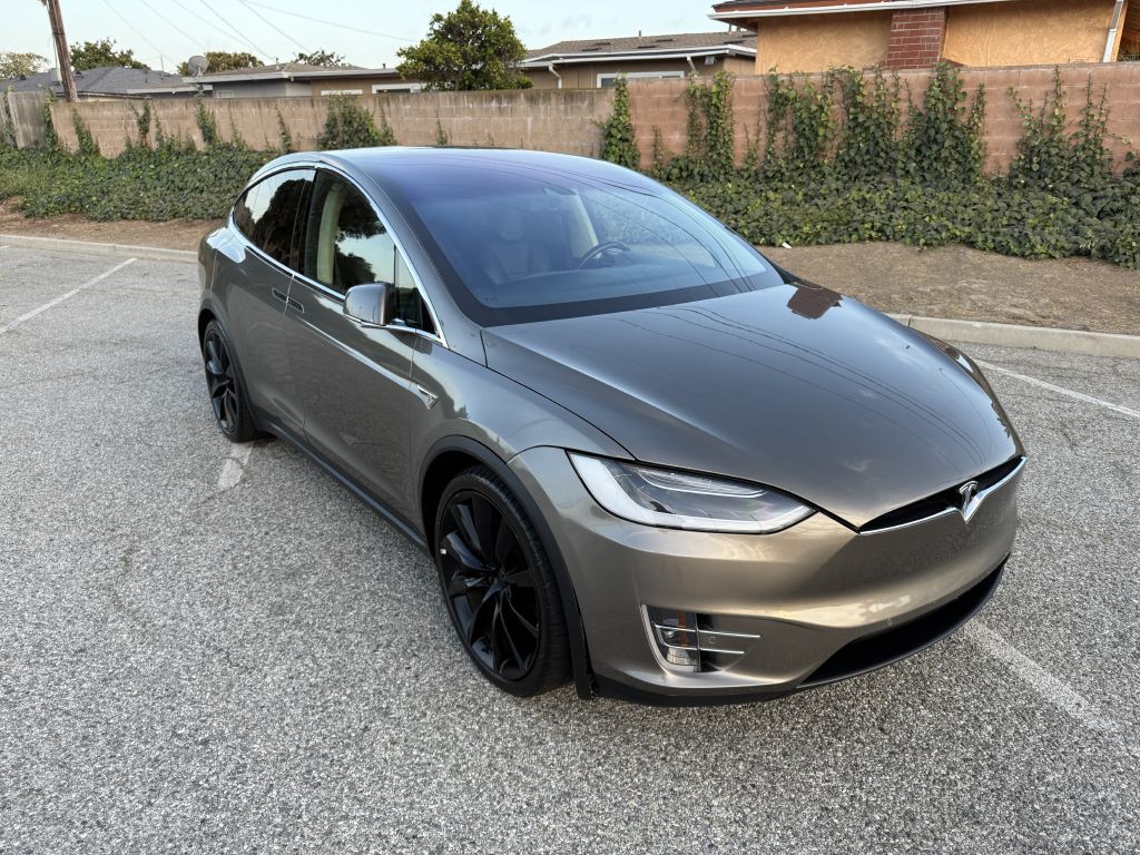 2016 Tesla Model X Image 24