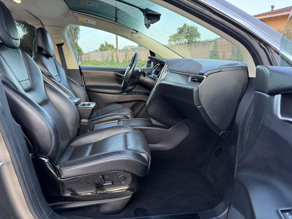 2016 Tesla Model X Image 33