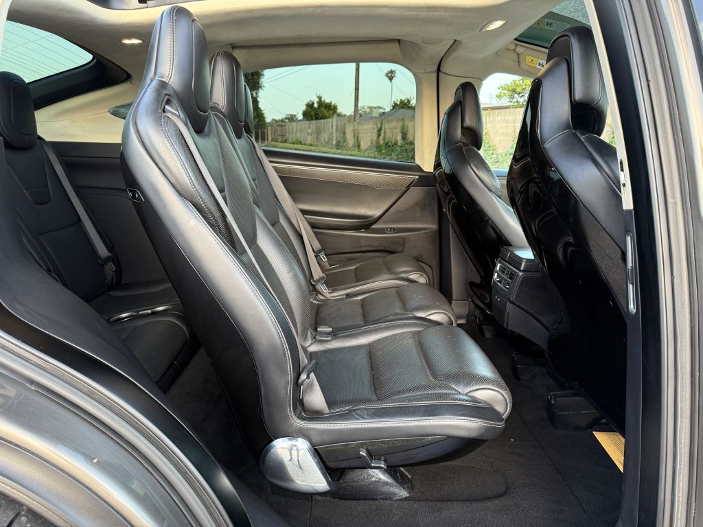 2016 Tesla Model X Image 34