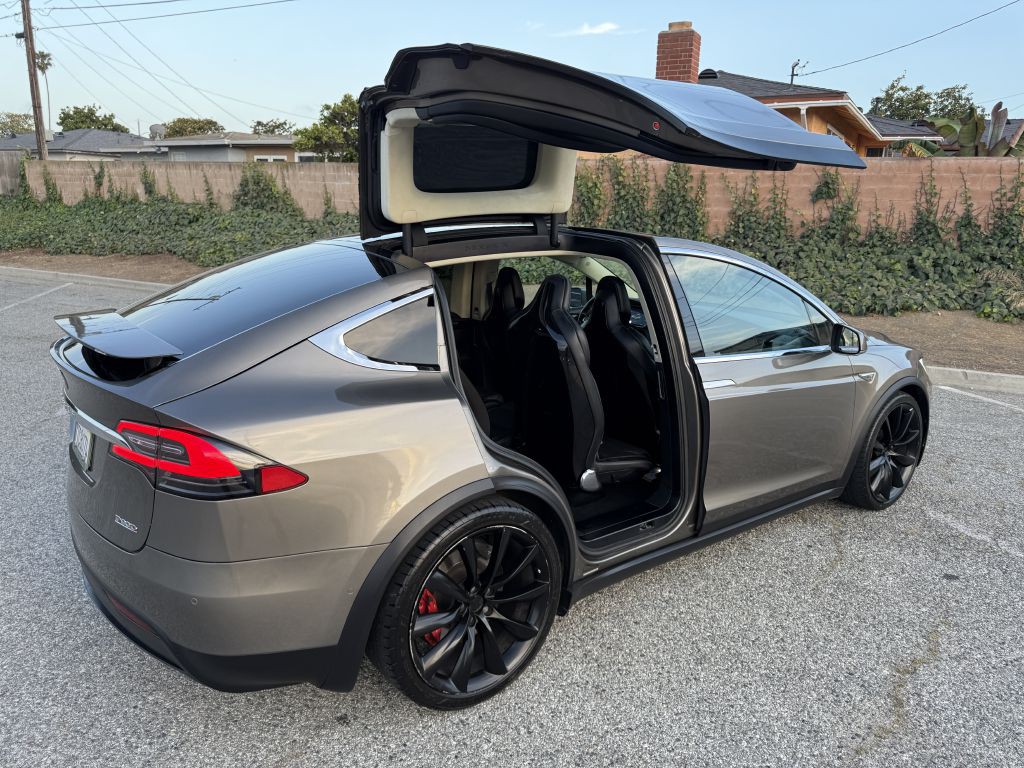 2016 Tesla Model X Image 38