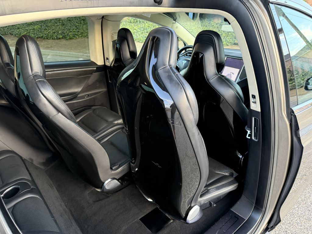 2016 Tesla Model X Image 39