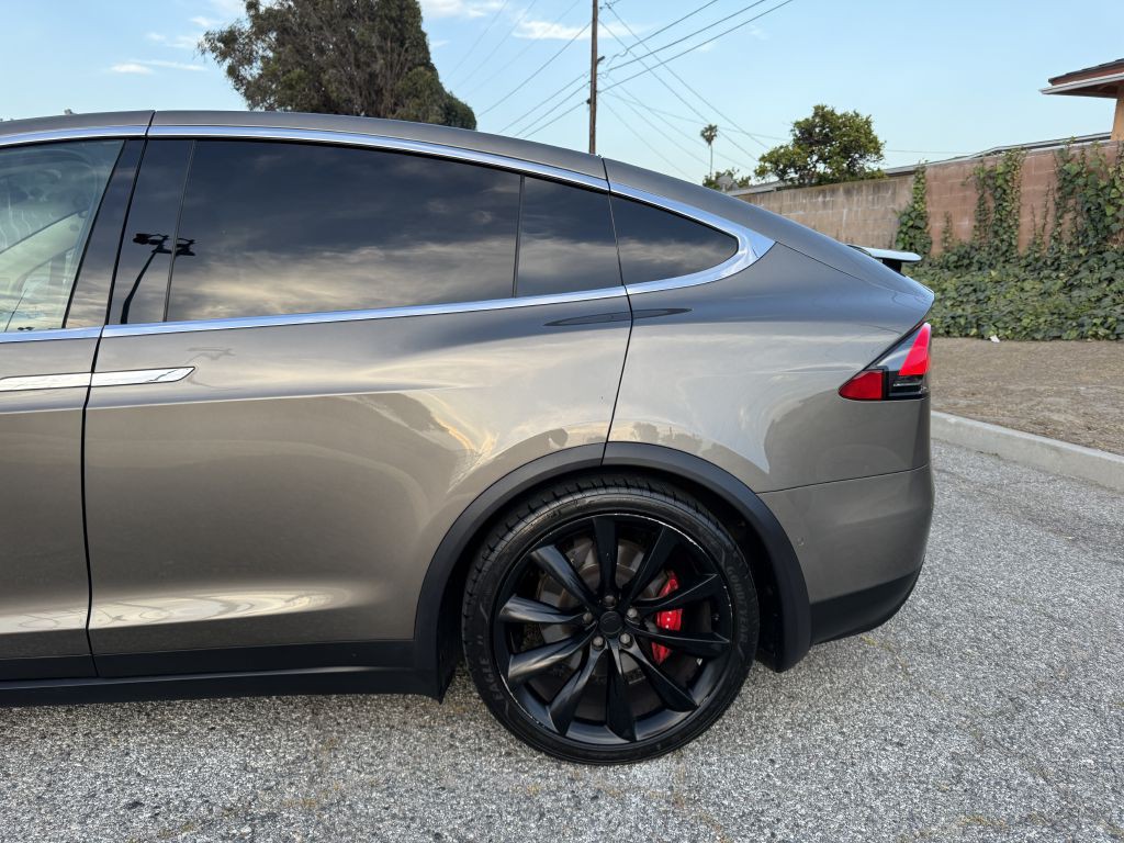 2016 Tesla Model X Image 40