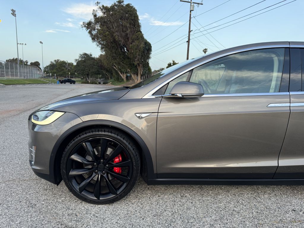 2016 Tesla Model X Image 41
