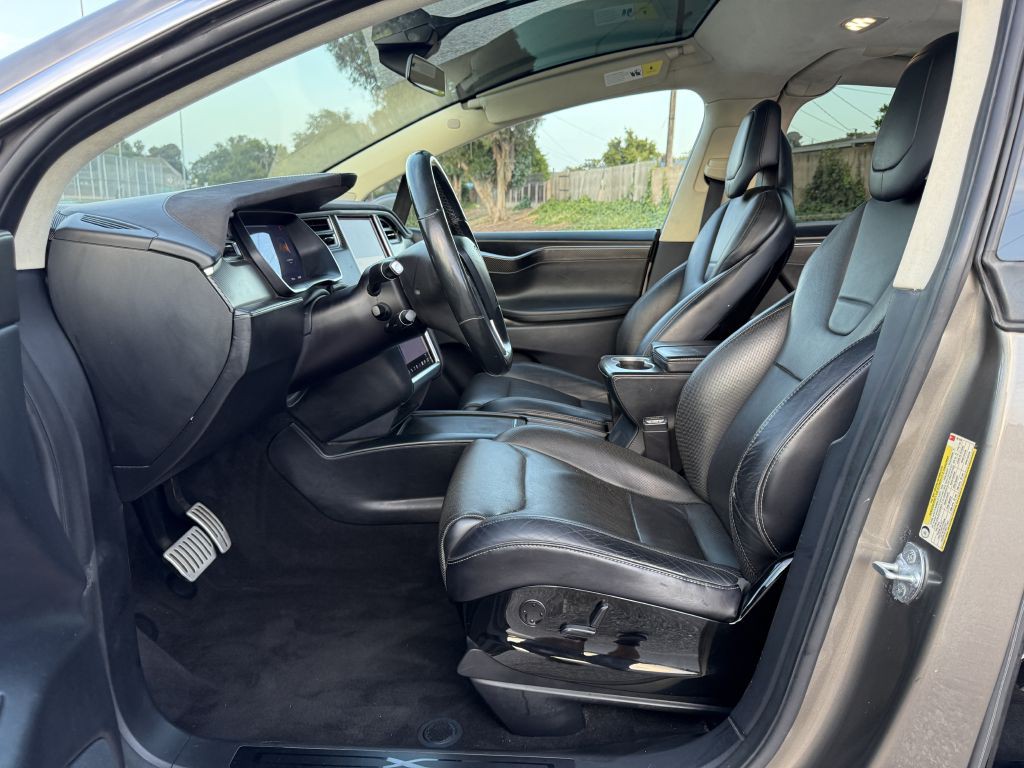 2016 Tesla Model X Image 42