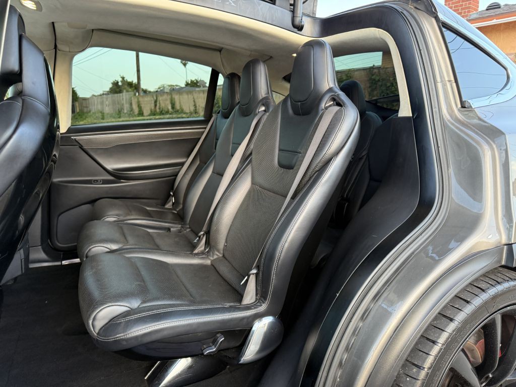 2016 Tesla Model X Image 43