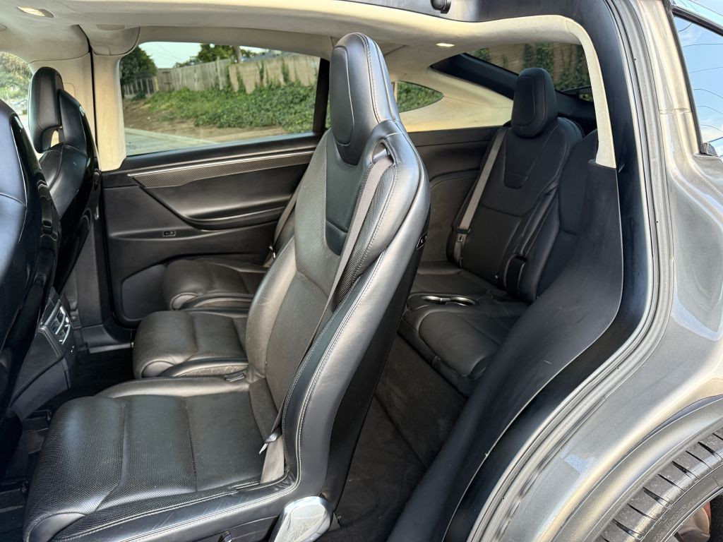 2016 Tesla Model X Image 44