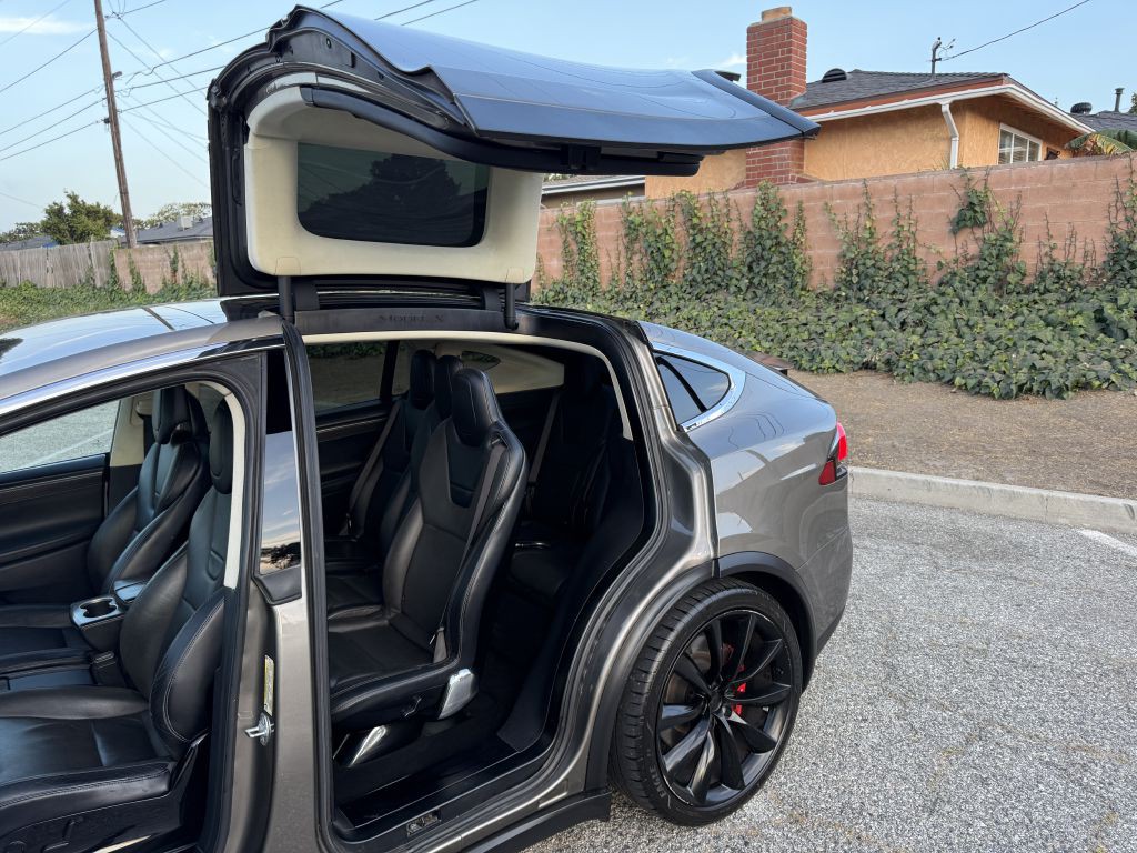 2016 Tesla Model X Image 45