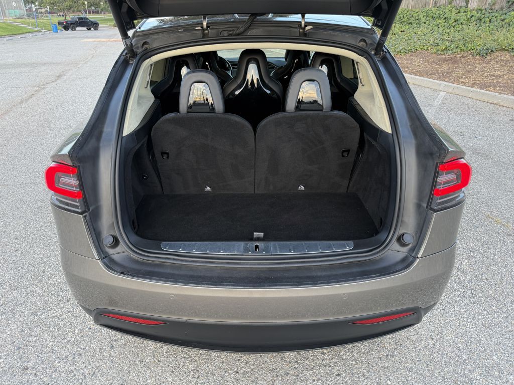 2016 Tesla Model X Image 46