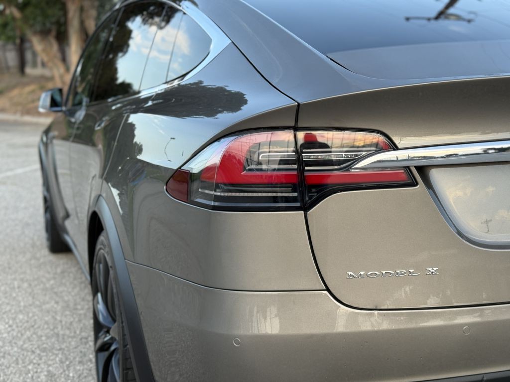 2016 Tesla Model X Image 48