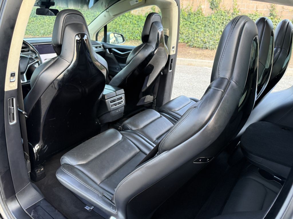 2016 Tesla Model X Image 52