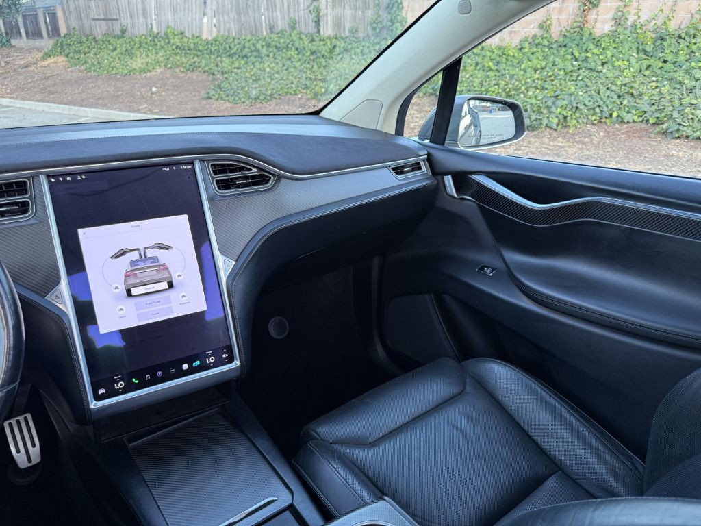 2016 Tesla Model X Image 55