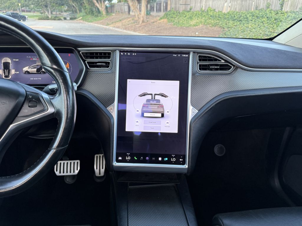 2016 Tesla Model X Image 56