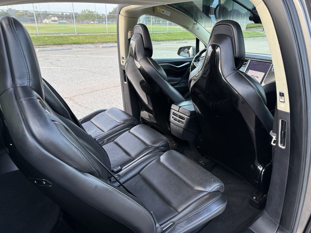 2016 Tesla Model X Image 58