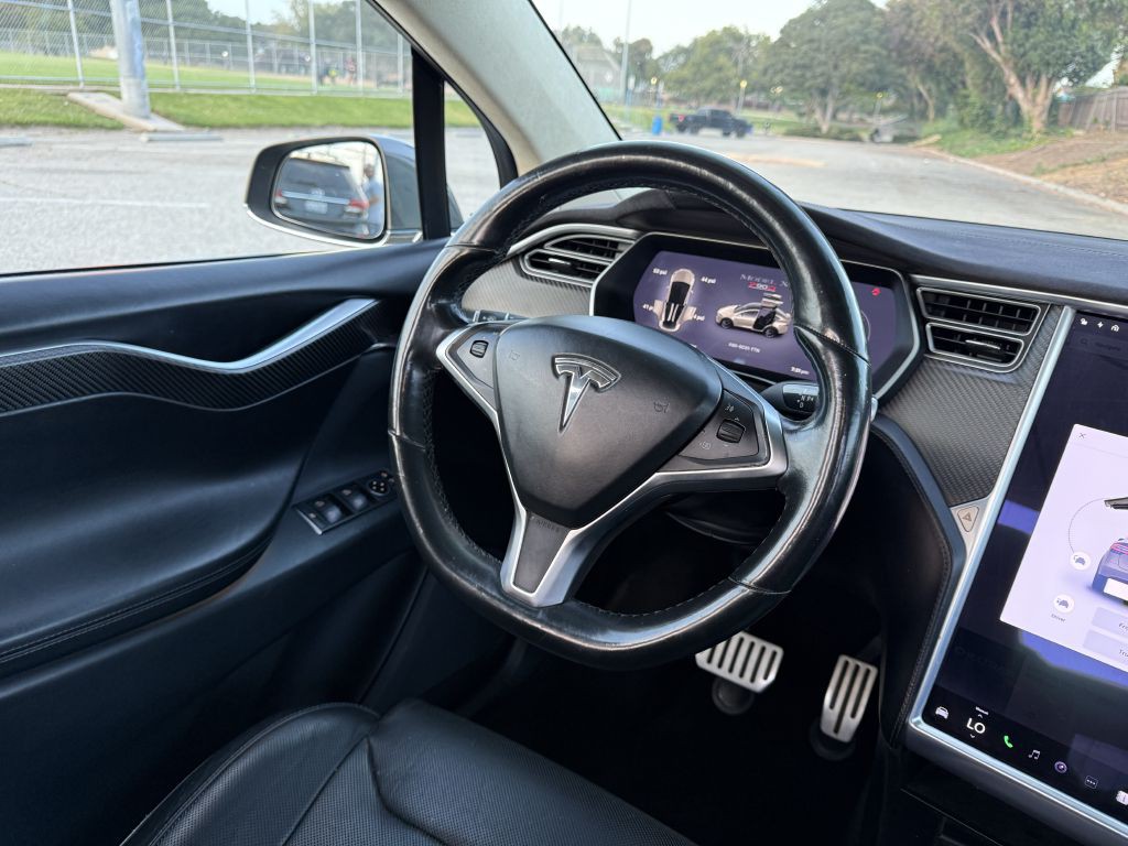 2016 Tesla Model X Image 64