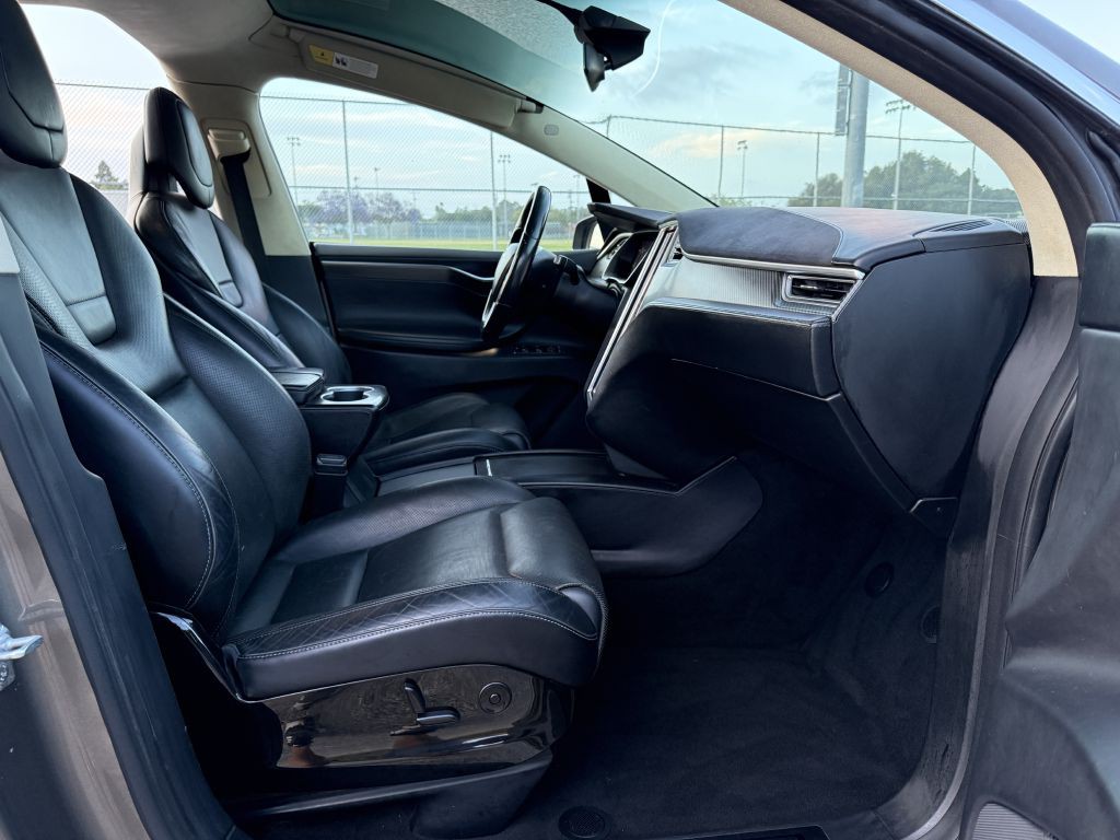 2016 Tesla Model X Image 65