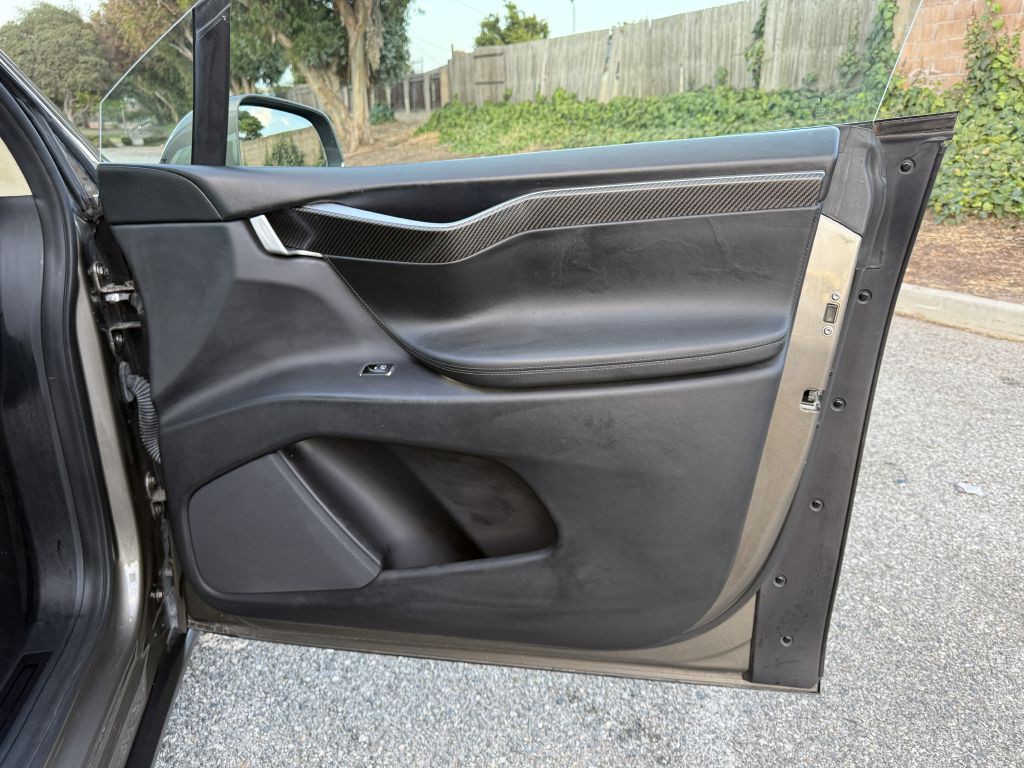 2016 Tesla Model X Image 66