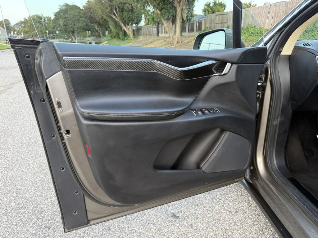 2016 Tesla Model X Image 67