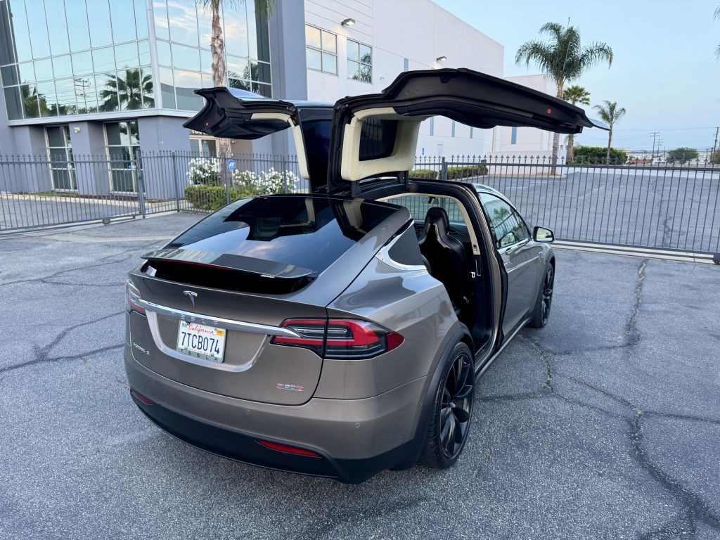 2016 Tesla Model X Image 92