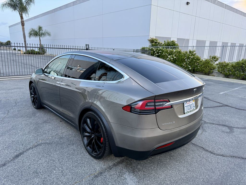2016 Tesla Model X Image 95