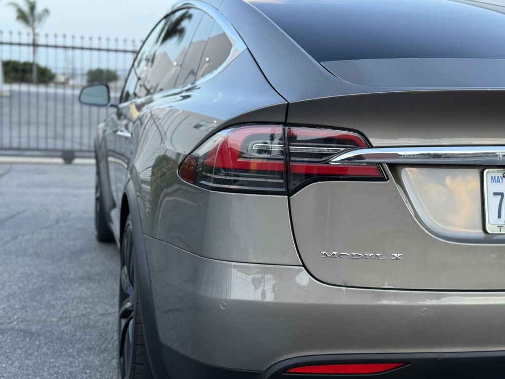 2016 Tesla Model X Image 96