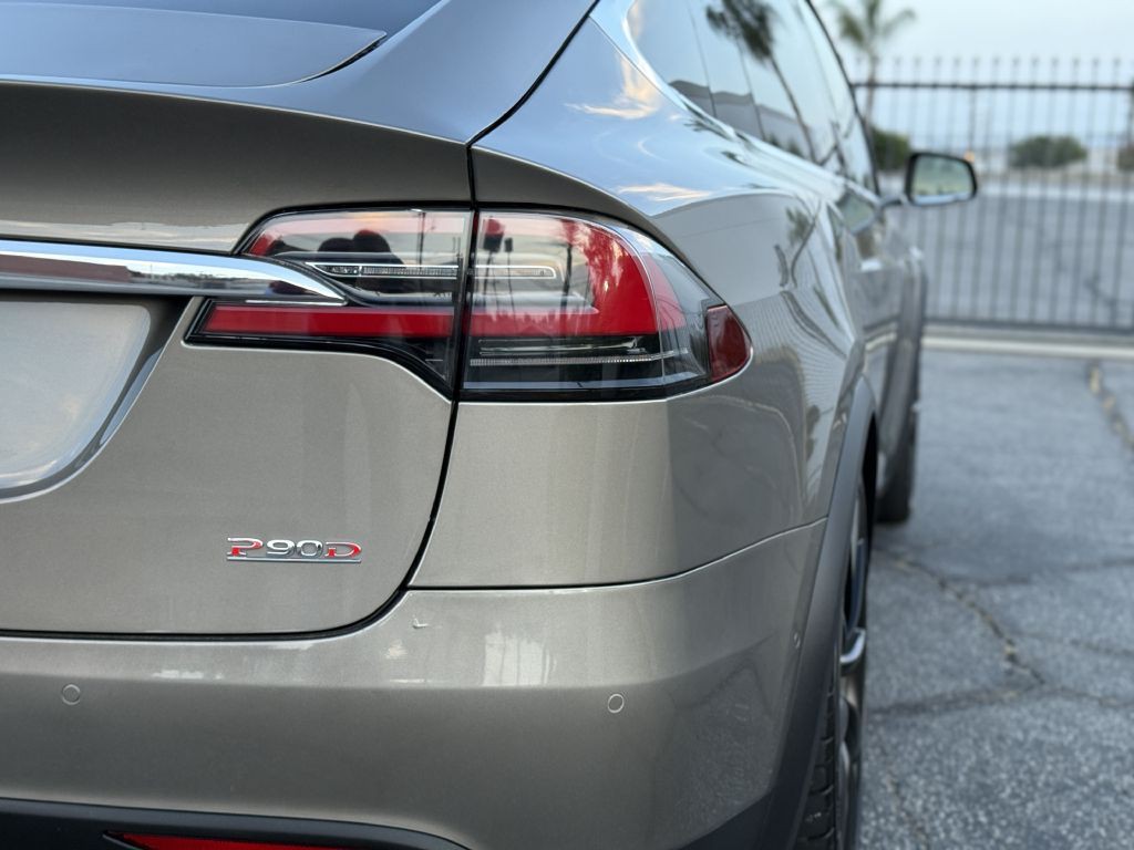 2016 Tesla Model X Image 97