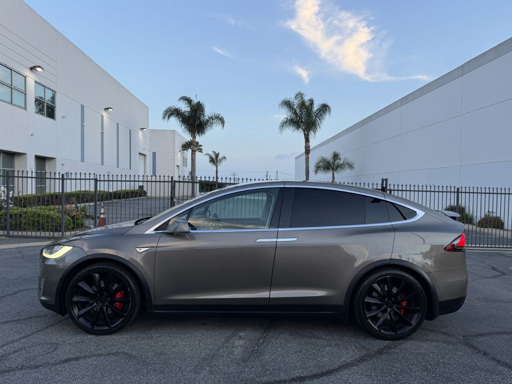 2016 Tesla Model X Image 98