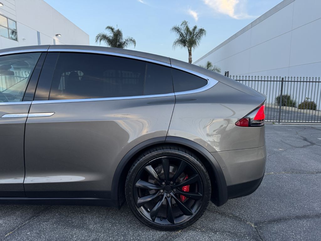 2016 Tesla Model X Image 99