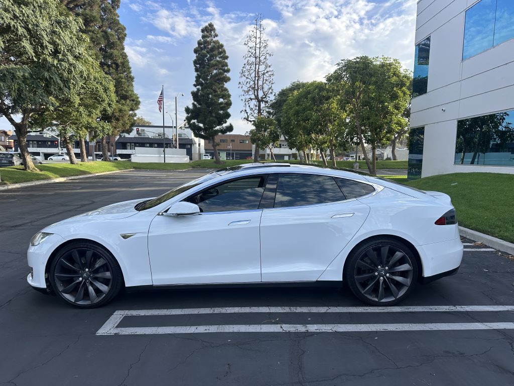2016 Tesla Model S Image 5