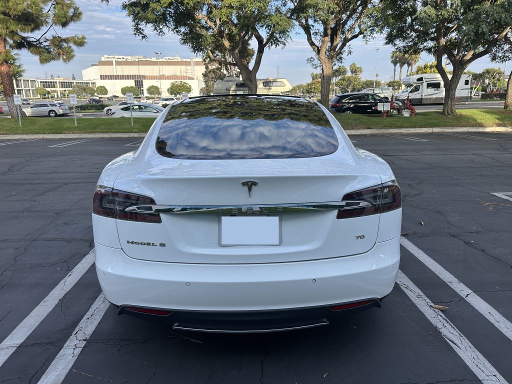 2016 Tesla Model S Image 6