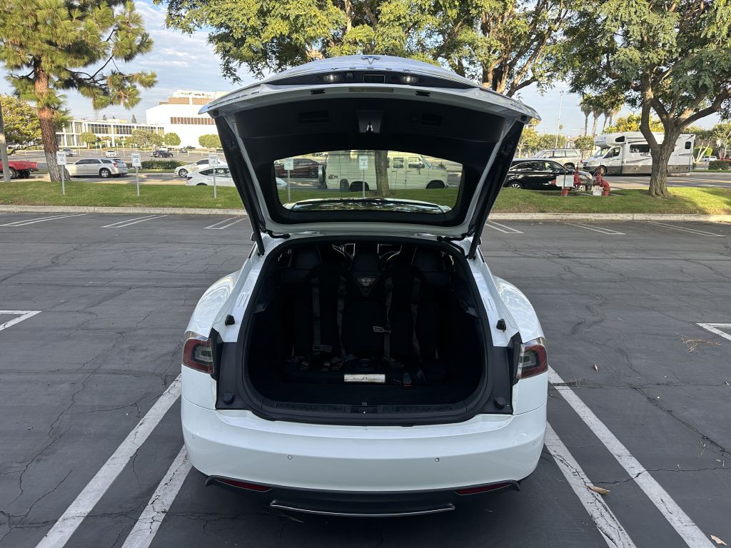 2016 Tesla Model S Image 8
