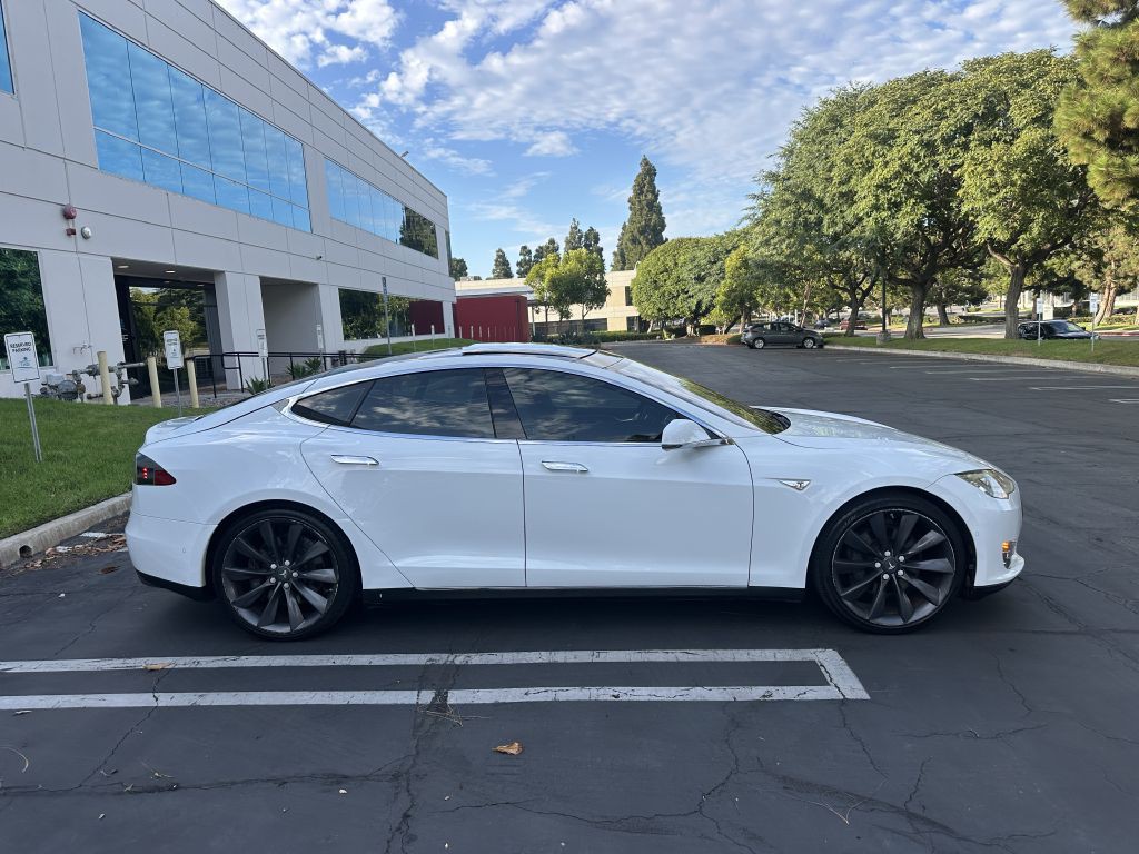 2016 Tesla Model S Image 10
