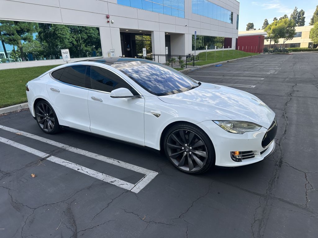 2016 Tesla Model S Image 11