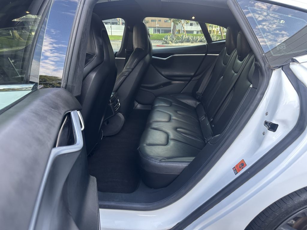 2016 Tesla Model S Image 13