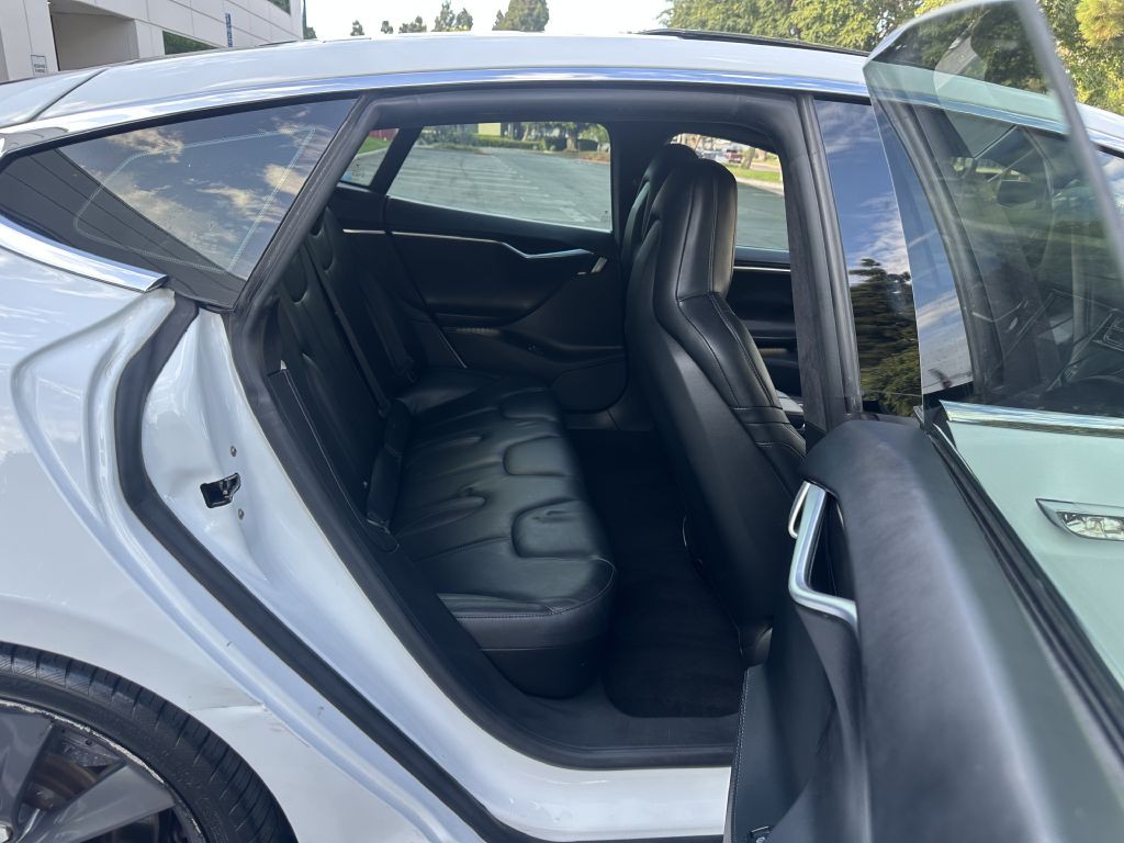 2016 Tesla Model S Image 14