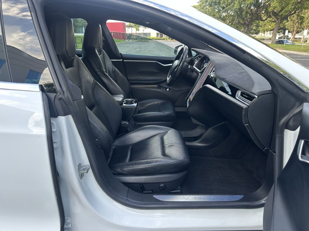 2016 Tesla Model S Image 15
