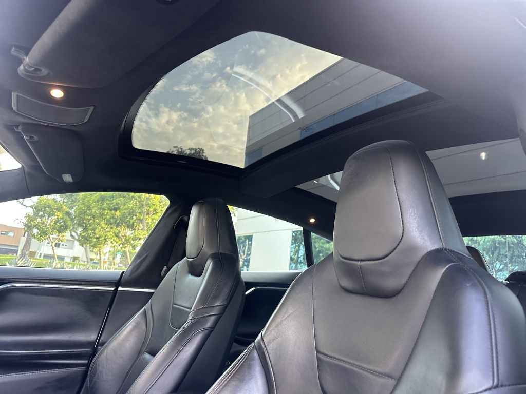 2016 Tesla Model S Image 17