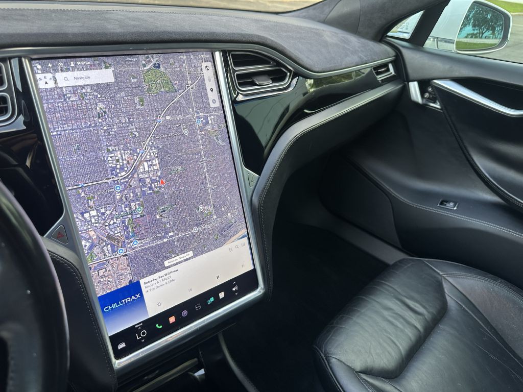 2016 Tesla Model S Image 21