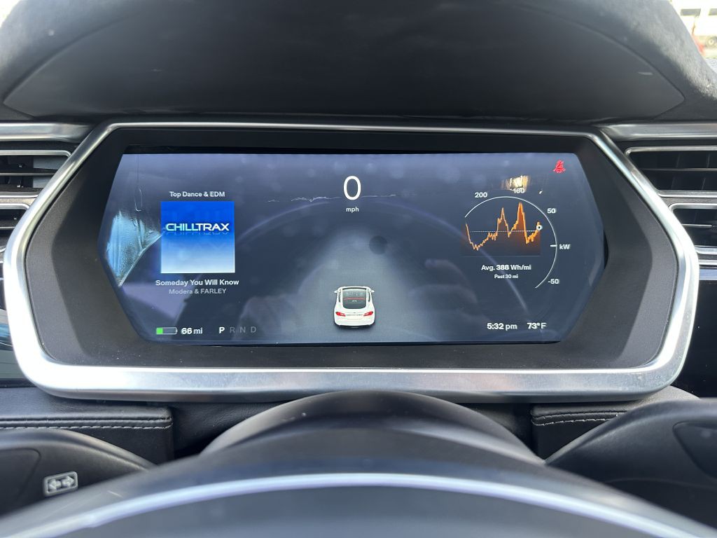 2016 Tesla Model S Image 23