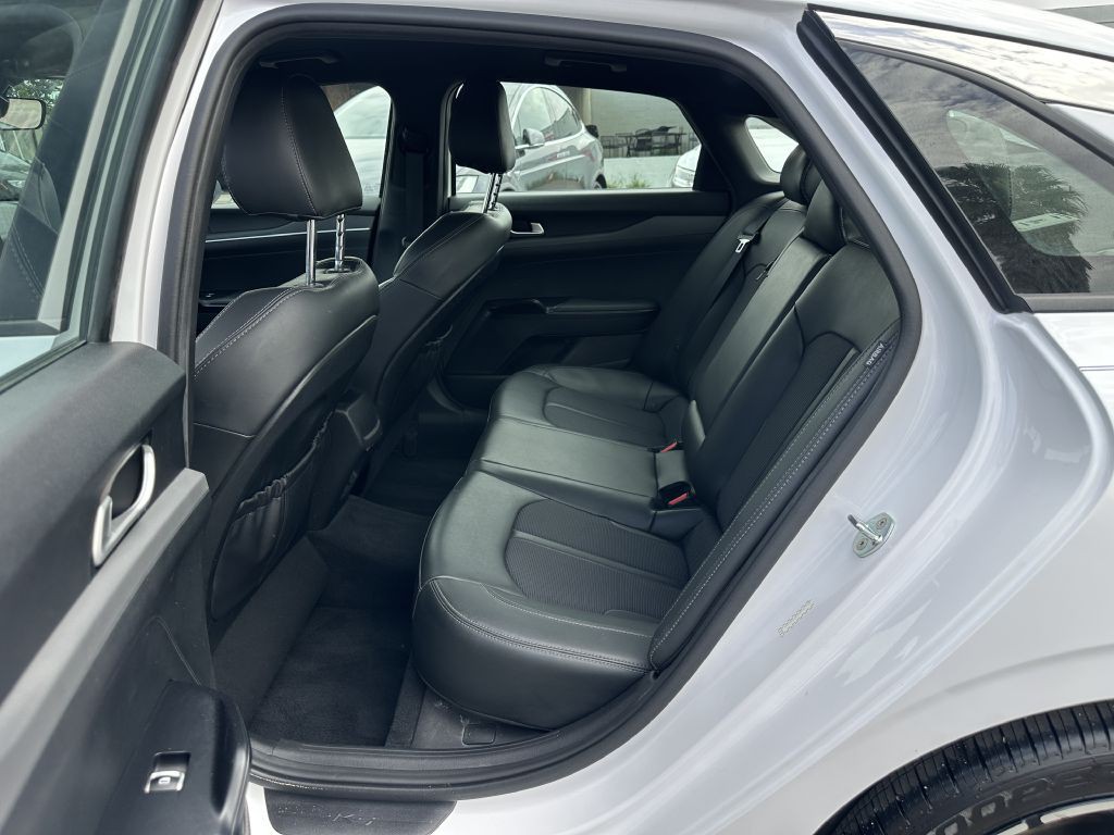 2022 Kia K5 Image 11