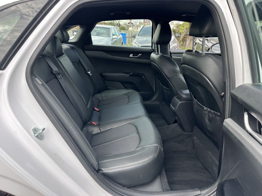 2022 Kia K5 Image 12