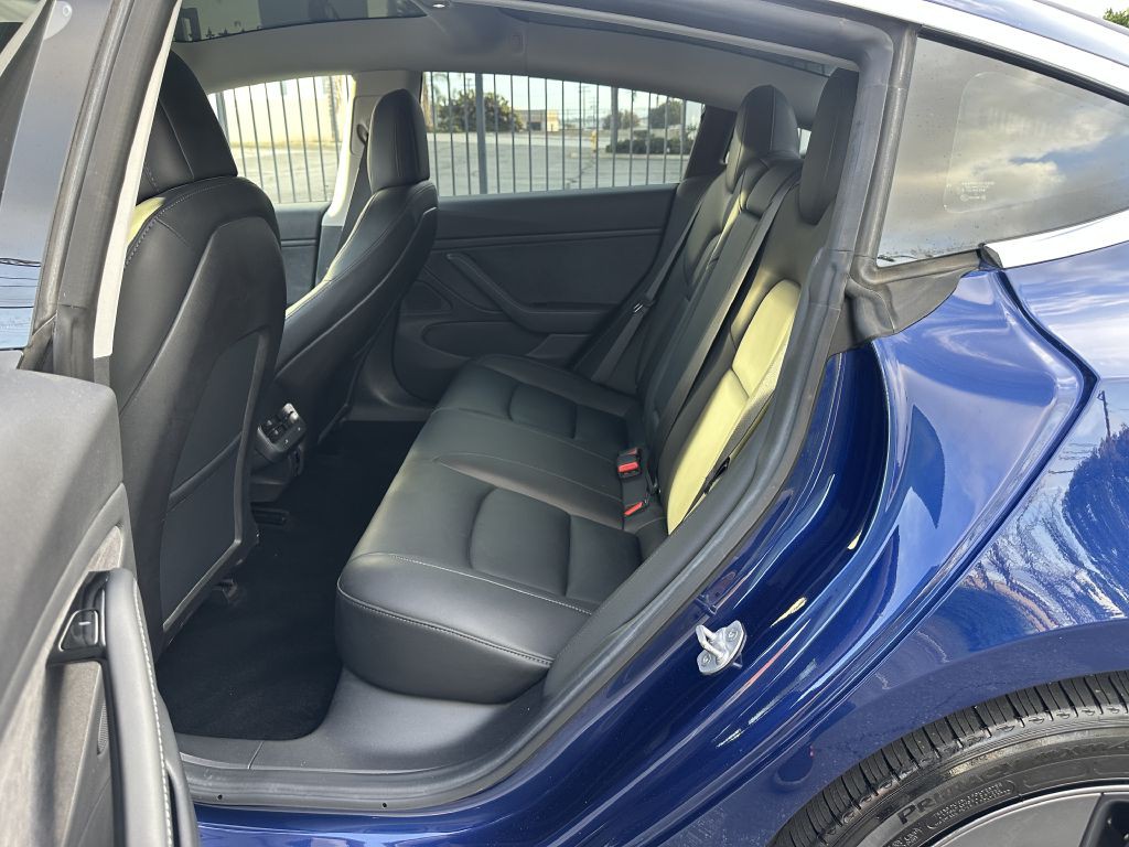 2019 Tesla Model 3 Image 8