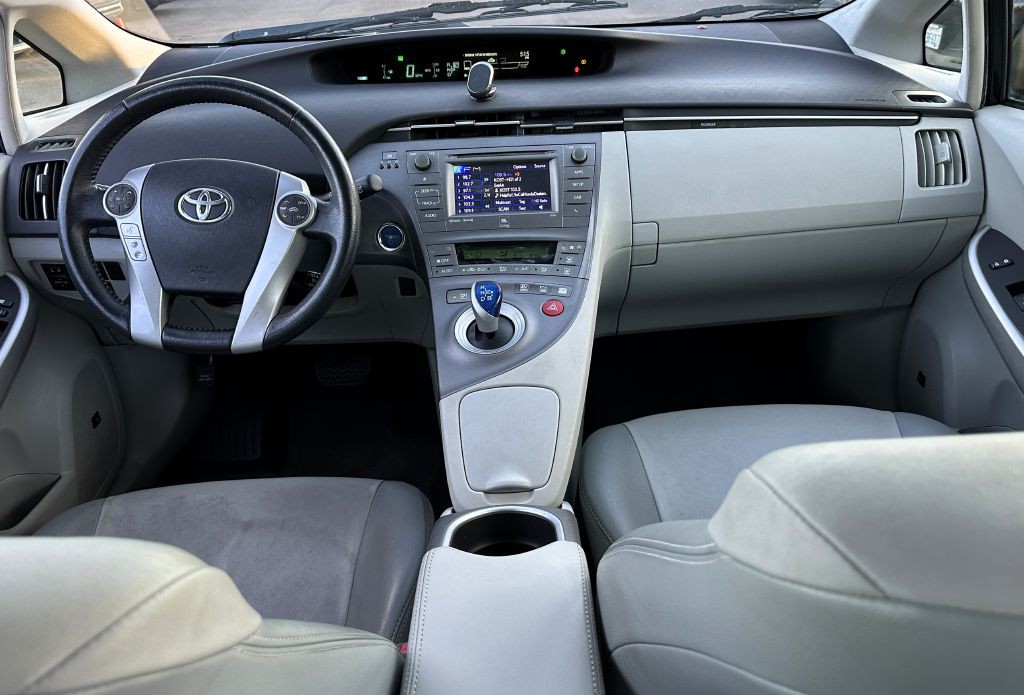 2014 Toyota Prius Image 13