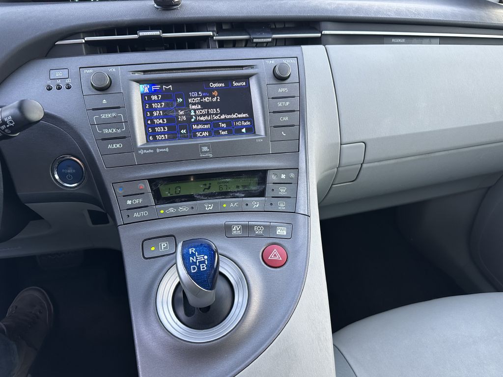 2014 Toyota Prius Image 14