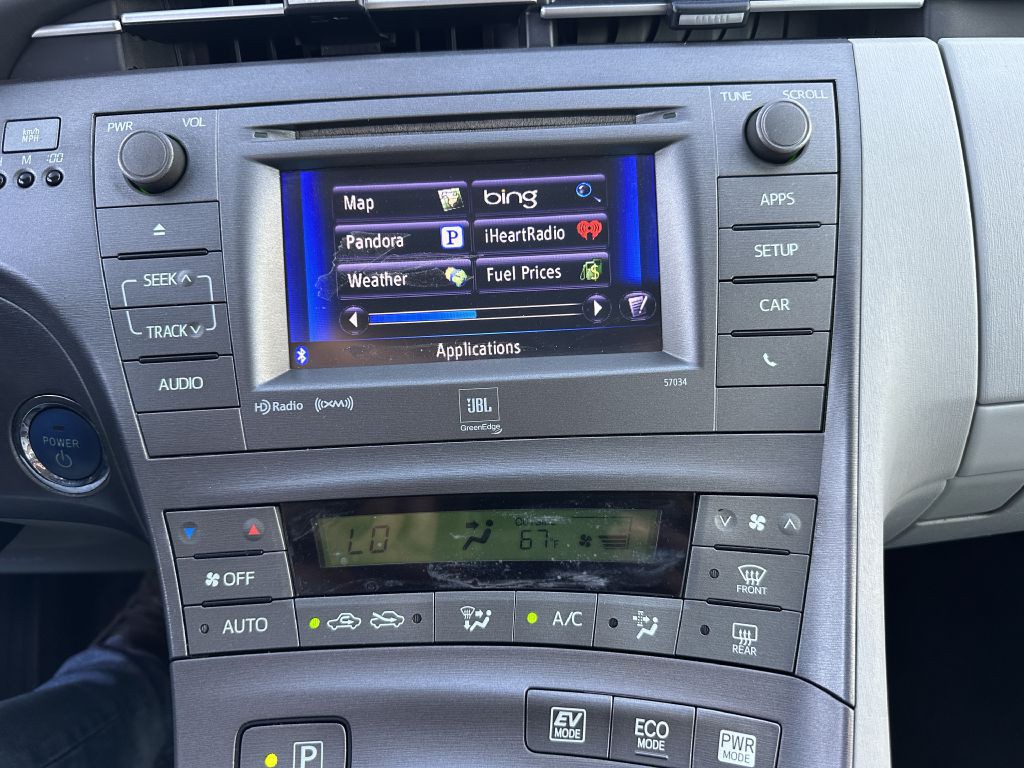 2014 Toyota Prius Image 16