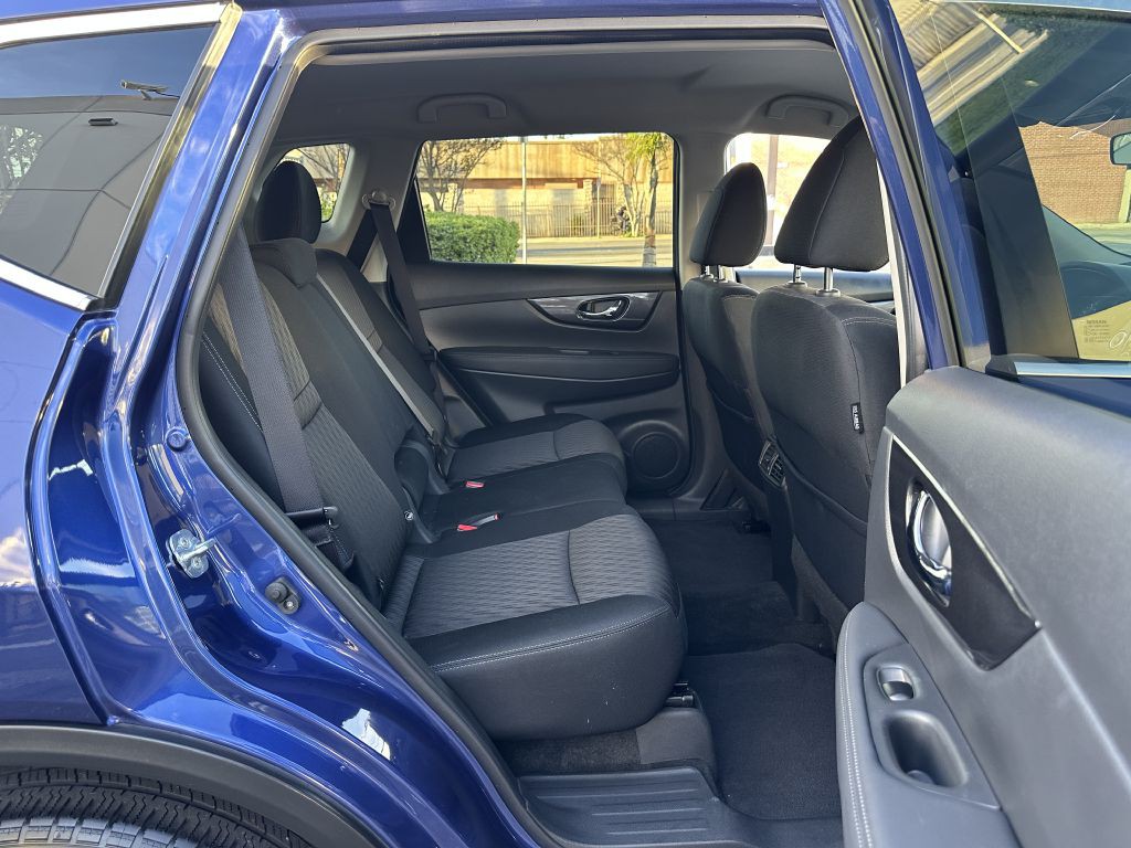 2018 Nissan Rogue Image 12