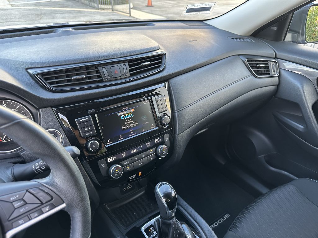 2018 Nissan Rogue Image 19