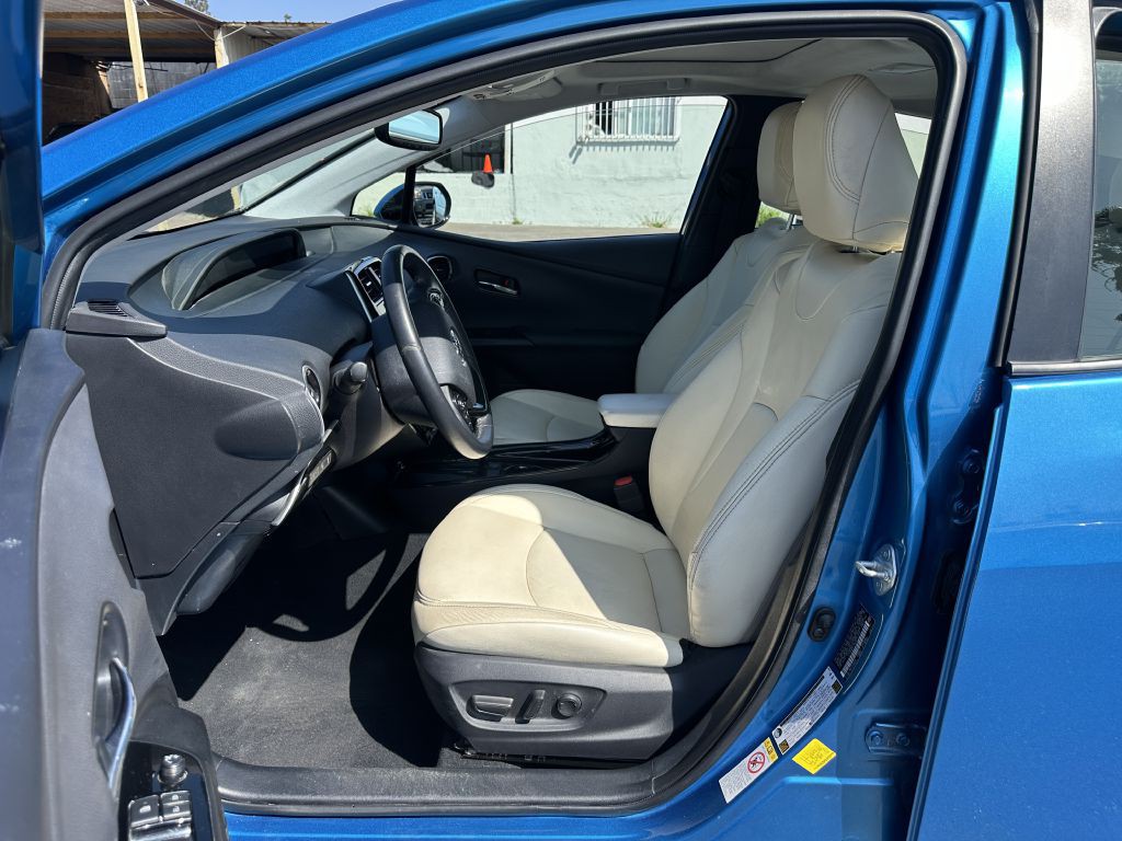2019 Toyota Prius Image 12