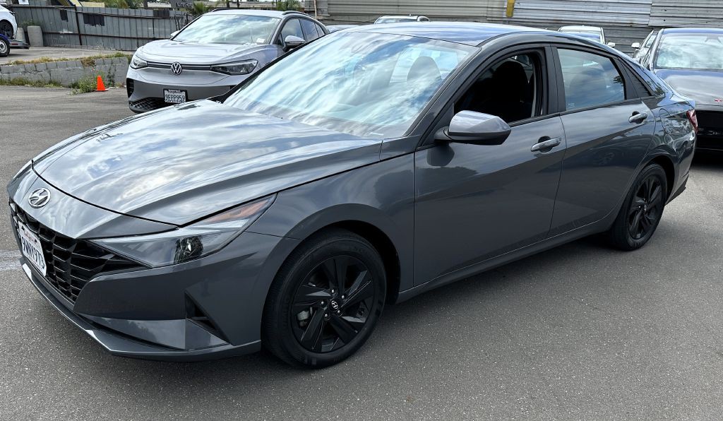 2023 Hyundai Elantra Image 2