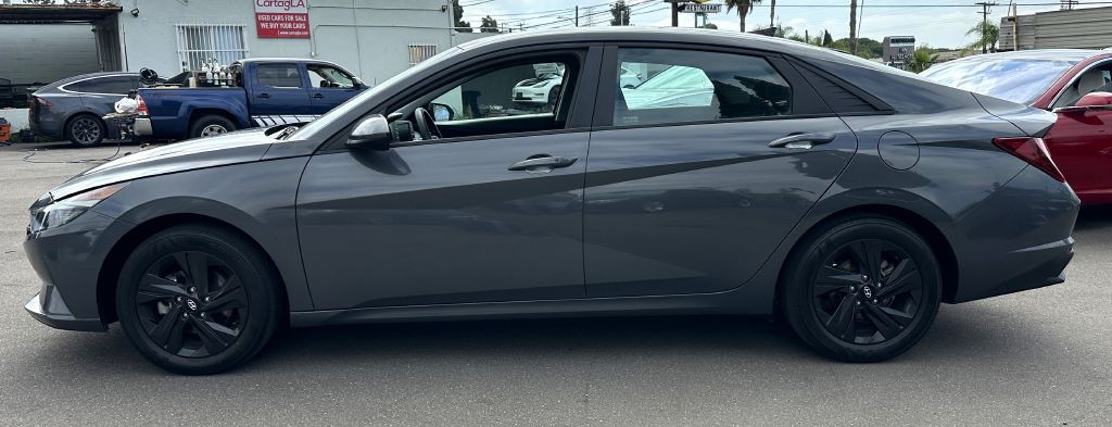 2023 Hyundai Elantra Image 3